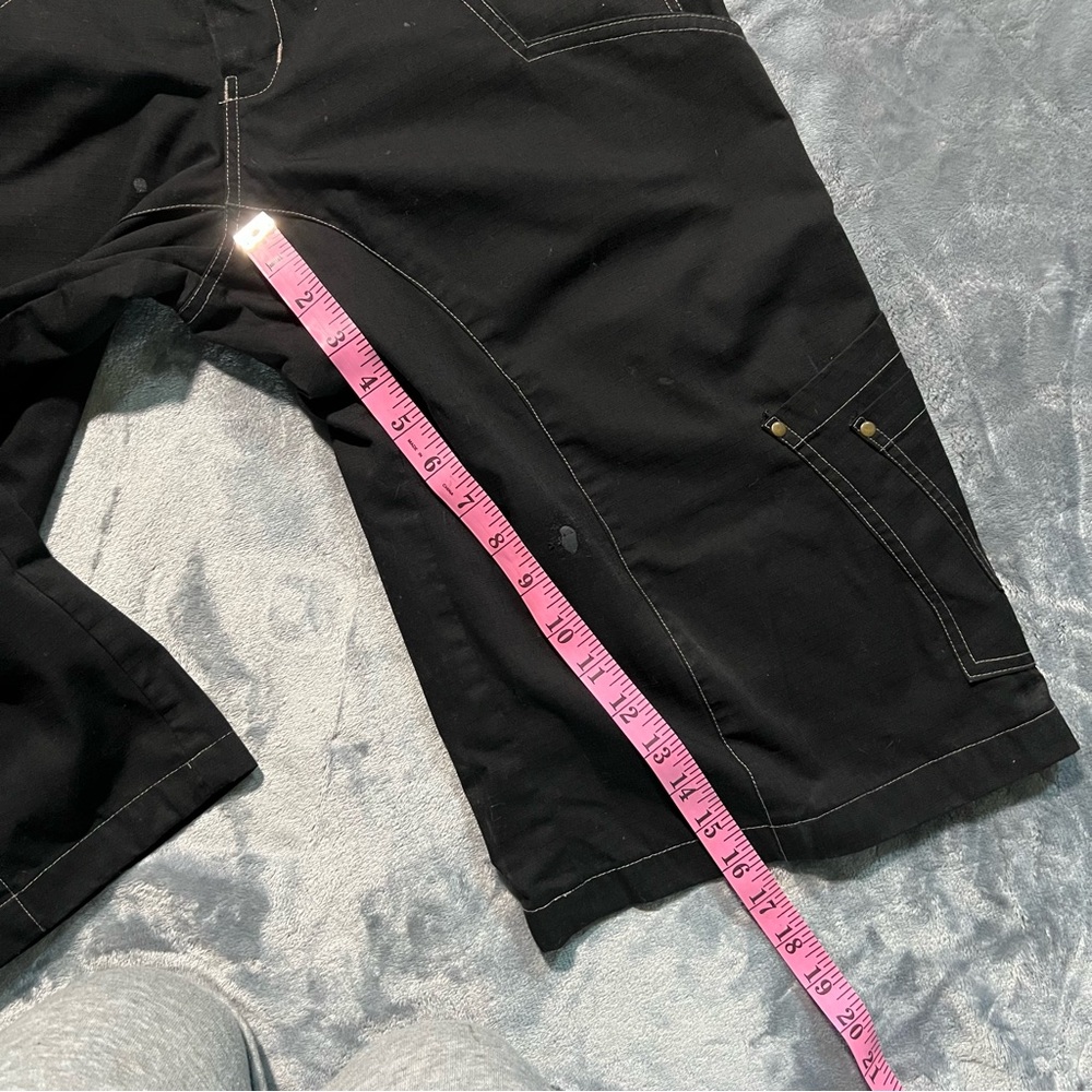 Black Oversized Style Jorts - Picture 7 of 10